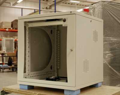 Vormontage: RITTAL Flatbox, maximal aktiv belüftet - Rittal Flatbox vormontiert mit Ventilatoren und Thermostat
