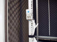 Schallgedämmter Serverschrank SILENCE RACK - 24 HE - 2 SILENT-Lüfter - 800 x 600 mm - Sichttür - Vollblechtür - lichtgrau