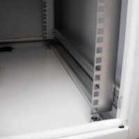 19"-Schrank RESISTER - erhöhter Staubschutz - 15 HE - Glastür - BxT 600x600mm - lichtgrau