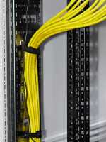 Kabeltrasse für vertikale Kabelführung oder PDUs in VX IT von RITTAL mit Aussenhöhe 2000 mm - Breite 145 mm - schwarz