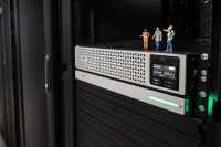 APC SMART-UPS SRT LI-ION 3000VA RM ACCS - Doppelwandler (Online) - 3000 VA - 2700 W - C13-Koppler - C19-Koppler - 8 AC-Ausgänge - Lithium-Ion (Li-Ion)
