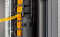Vertikaler Kabelführungskanal 22 HE Höhe - Doppel-Kammschiene für seitliche Montage in 800 mm breiten 19"-Racks/Schränken - schwarz