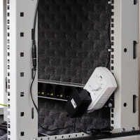 Schallgedämmter 19"-Wand-Netzwerkschrank SILENCE RACK - 6 HE - 450 mm Tiefe - Sichttür - 1 SILENT-Lüfter - lichtgrau