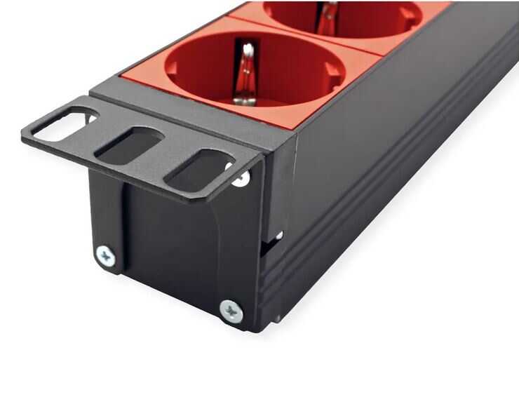 19" Steckdosenleiste von BACHMANN für USV-Anlagen - 9 x Schutzkontakt-Buchse - Zuleitung mit  C20-Stecker - schwarz