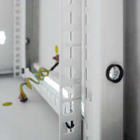 19"-Netzwerkschrank SWA von IT-BUDGET - 12 HE - BxT 570 x 450 mm - Sichttür - Seiten abnehmbar - Wand- + Standmontage - reinweiß